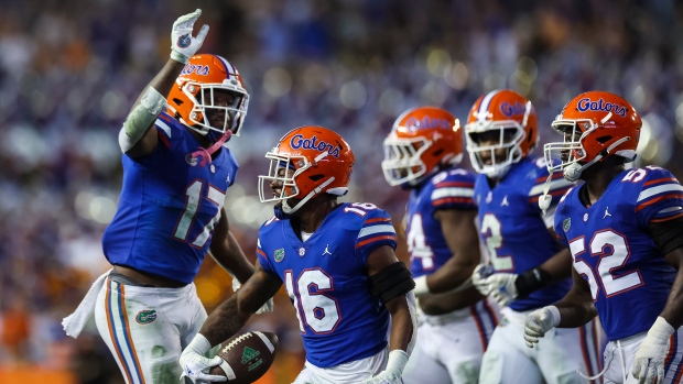 USF botches late FG, No. 18 Florida gets win in Swamp