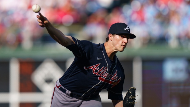 Wright wins 20th, Braves beat Phillies to trim NL East deficit