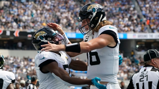 Lawrence, Jaguars rout ailing Herbert, Chargers 