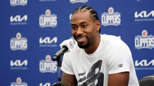 Clippers' Leonard feeling good, eager to test knee in camp
