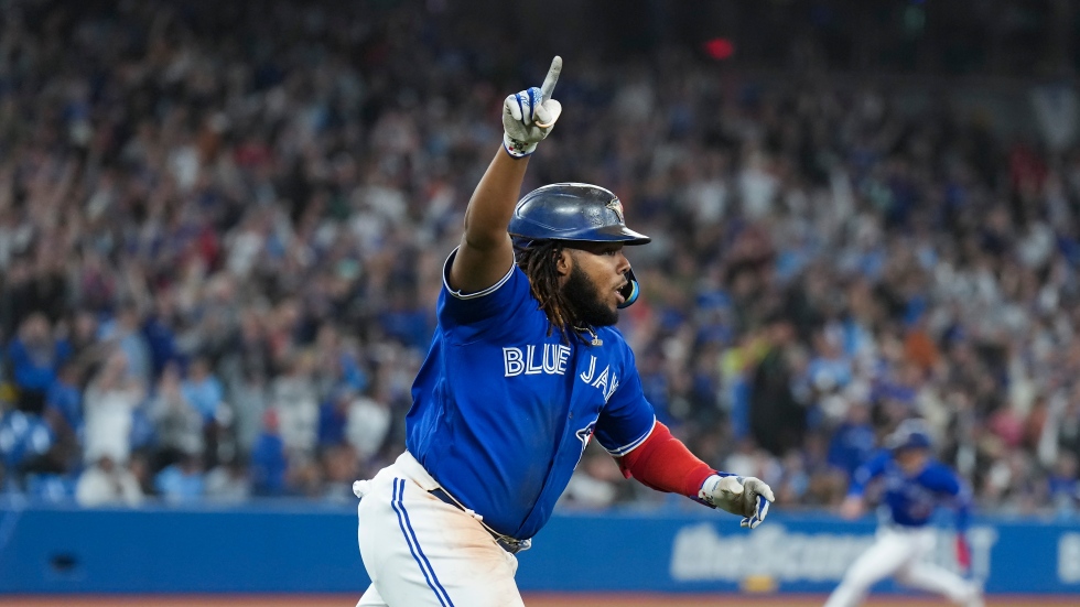 Vladdy hits walk-off single as Jays stop Judge, Yankees in 10-inning thriller
