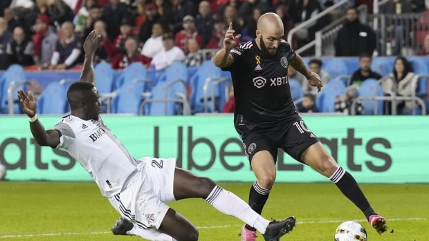 Chris Mavinga Gonzolo Higuain, The Canadian Press Chris Mavinga Gonzolo Higuain