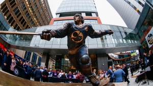 Jets honour Hawerchuk greatness, memory with special statue