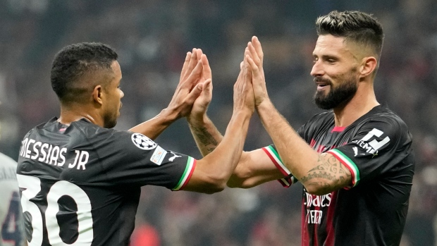 Milan returns to last 16 for first time in nine years