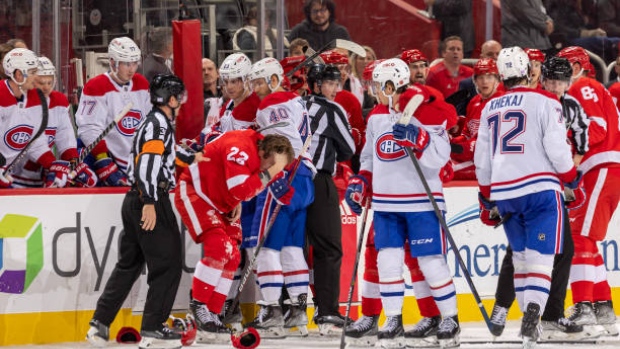 Matt Love des Red Wings de Detroit a été grièvement blessé par le Canadien Juraj Slavkowski