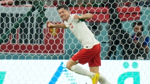 Poland top Saudi Arabia, Lewandowski gets his first