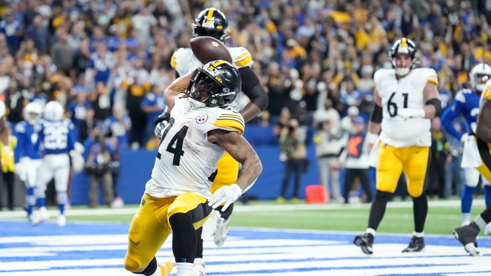 Snell runs for go-ahead TD, Steelers hold off Colts