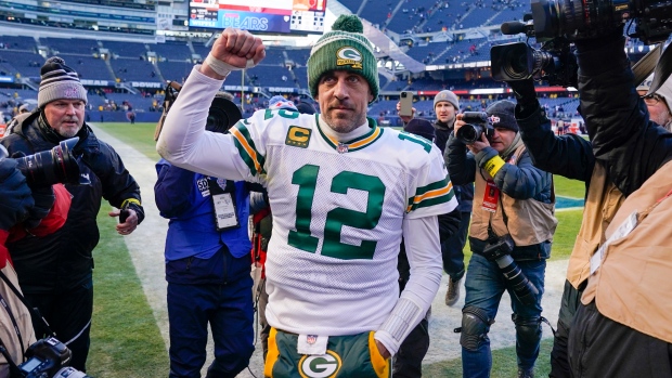 Rodgers, Packers rally late to beat Bears