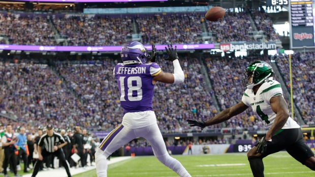 Vikings hang on, again, for victory over Jets