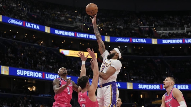 Davis scores 55 points, leads Lakers over Wizards