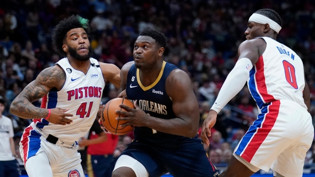 Williamson's double-double helps Pelicans hold off Pistons