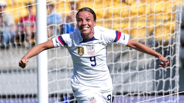 Mallory Swanson two goals USWNT beats New Zealand - TSN.ca