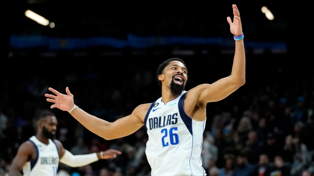 Dinwiddie, Mavs top Suns after Doncic injury