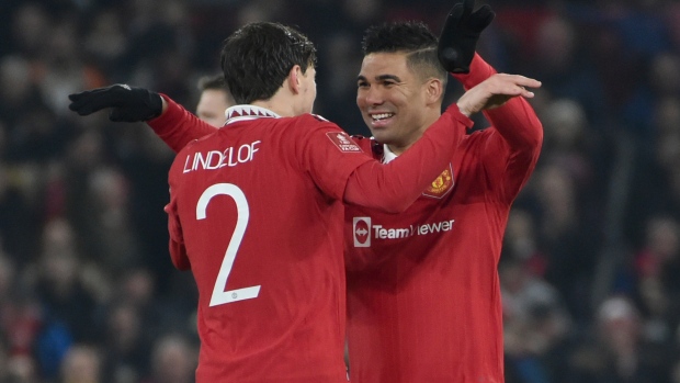 Casemiro double leads Man Utd to FA Cup win over Reading
