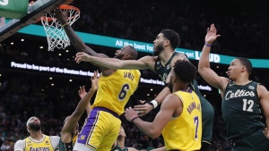 Lakers' James was fouled on controversial play, referees' union says