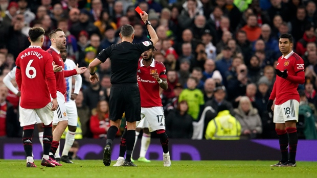 United holds off Palace despite late Casemiro red card