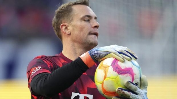 Bayern goalkeeper Neuer's return from injury still unclear after new operation