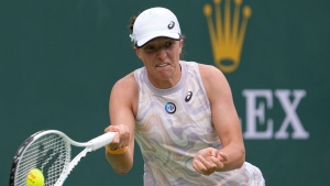 Swiatek dominates at Indian Wells; Murray advances
