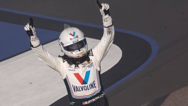 Byron wins second straight Cup race, beats Larson at Phoenix
