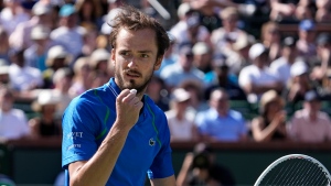 Medvedev, Alcaraz win to set up heavyweight Indian Wells final