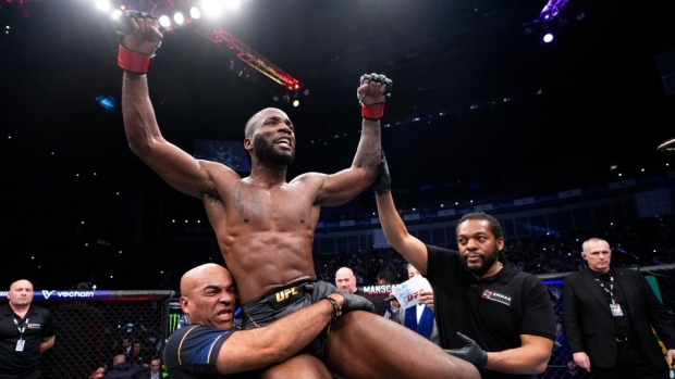 Edwards bests Usman again to retain UFC crown