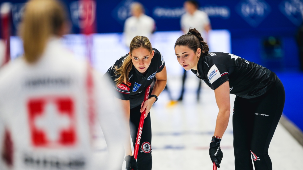 Canada falls to Switzerland, tops New Zealand at women's curling worlds