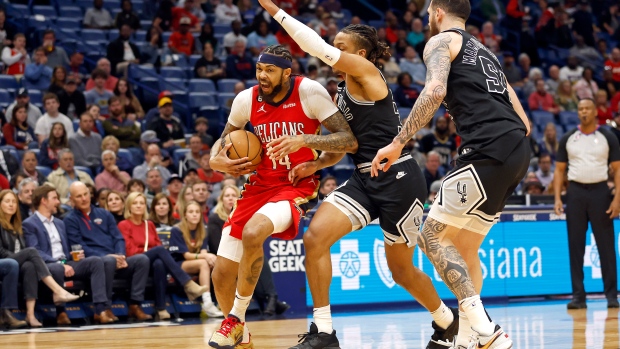 Ingram scores 32 in three quarters, Pelicans top Spurs