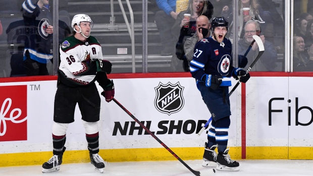 Jets ride early goals to win over Coyotes