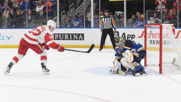 Raymond's shootout goal lifts Red Wings over Blues