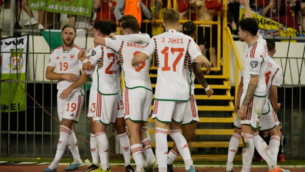 Wales scores late goal to draw with Croatia