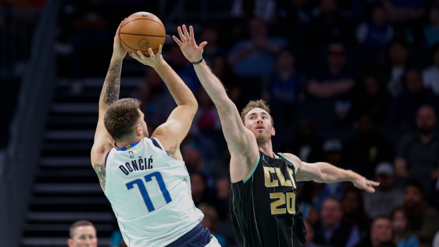 Doncic, Mavs suffer another costly loss to Hornets
