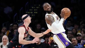 Bulls spoil LeBron's return with win over Lakers