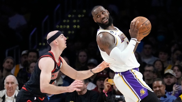 Bulls spoil LeBron's return with win over Lakers