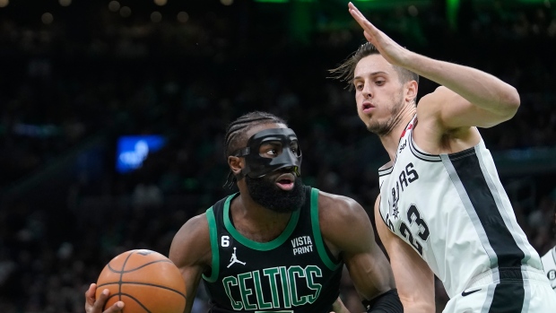 Brown's 41 points helps Celtics past Spurs
