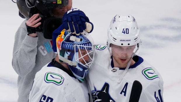 Pettersson's two goals lifts Canucks over Blackhawks