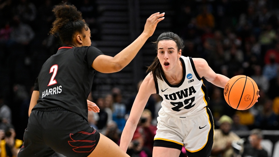 WATCH LIVE: South Carolina, Iowa underway in Women's Final Four