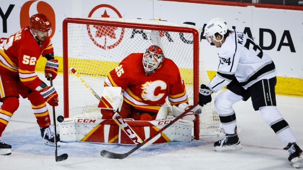 Markstrom reigns over Kings as Flames move within two points of Jets in playoff race