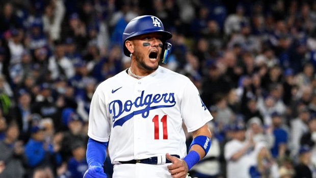 Dodgers' offense hot in win over D-backs