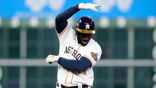Alvarez's bases-clearing double sends Astros past White Sox