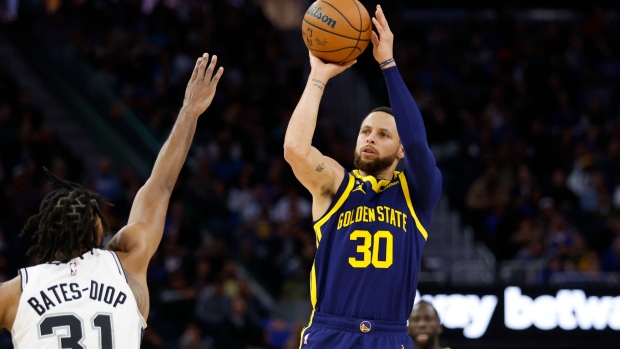Curry, Poole, Thompson shoot Warriors past Spurs