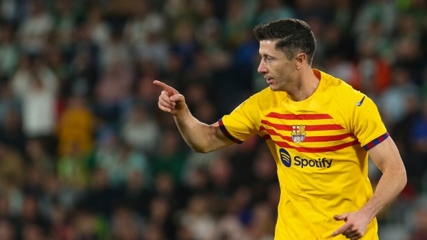 Lewandowski nets two, Barcelona goes 15 points clear of Madrid