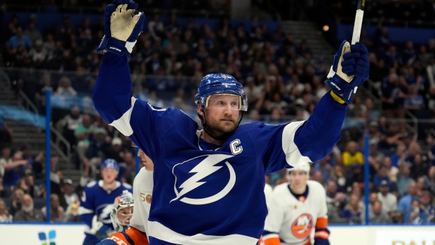 Lightning beat Islanders to earn playoff berth