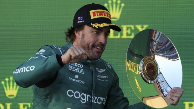 Alonso winks at rumours that he's dating Taylor Swift