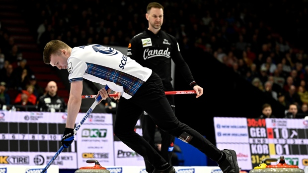 L’équipe de Brad Gucho en séries éliminatoires tombe en Écosse aux championnats du monde de curling masculin