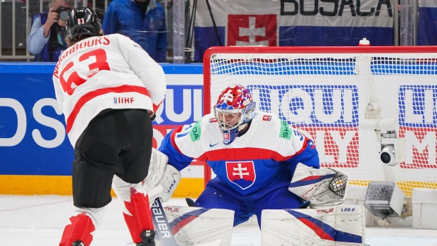 Kanada zvíťazila nad Slovenskom 2:1 v rozstrele a zostala neporazená na majstrovstvách sveta v hokeji