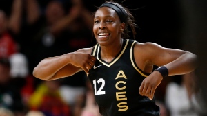 Aces receive championship rings, pummel Sparks