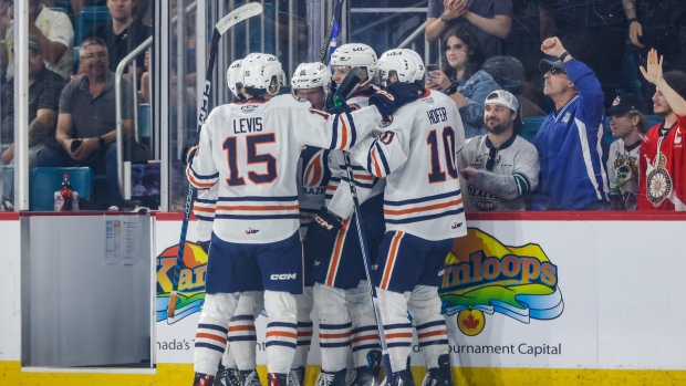 De Kamloops Blazers nemen het bedrijf over door de Peterborough Petes te verpletteren in de Memorial Cup