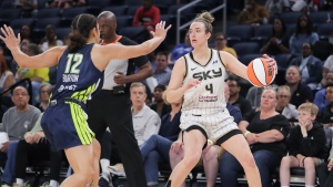 Mabrey scores 23, Smith has double-double as Sky beat Wings