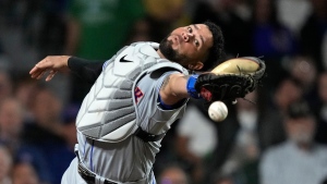 Padres claim veteran C Sanchez on waivers