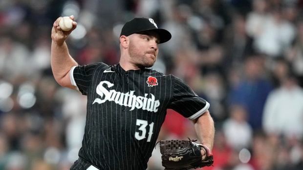 Hendriks makes return for White Sox after battle with cancer